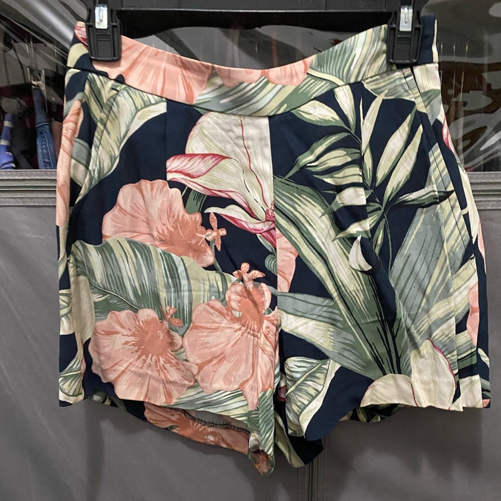 Cute floral ann taylor shorts size 0